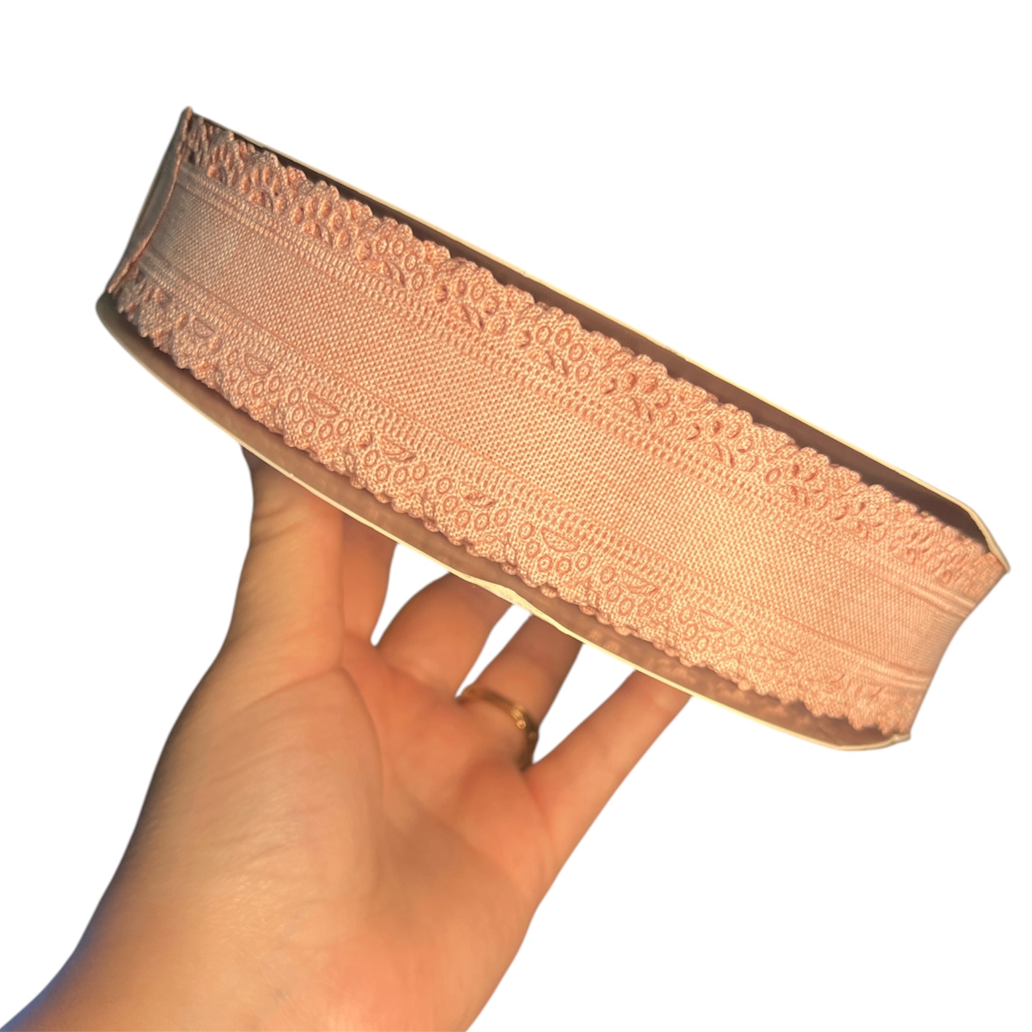1.5" THICK light pink canvas scallop edge